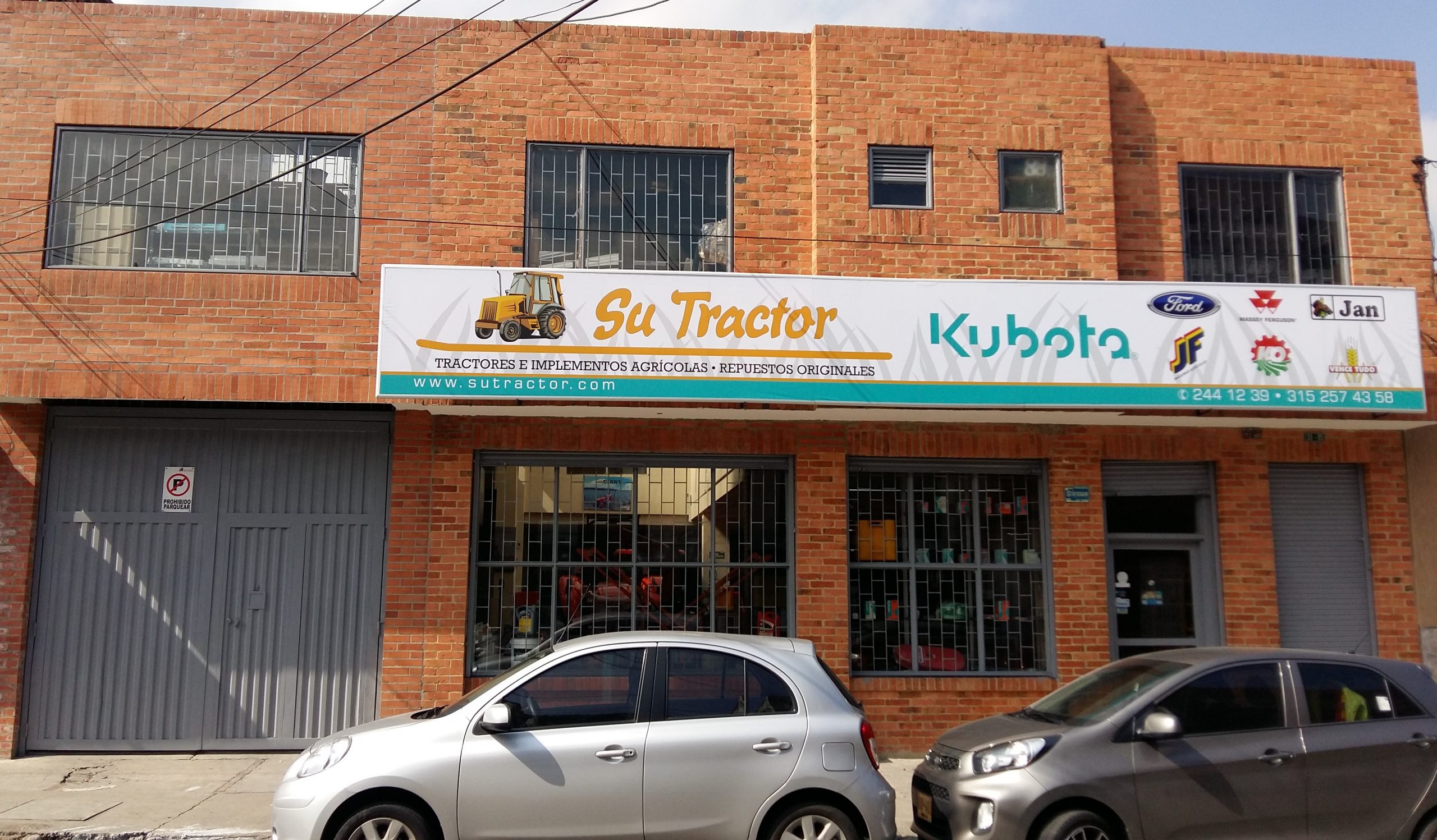 Fachada principal y oficinas de nosotros Su Tractor SAS. en Bogotá